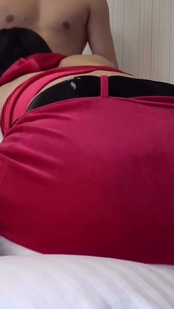 Slender Small-busted Beauty in a Santa Costume – Celebrating with a Massive Creampie for a White Christmas
